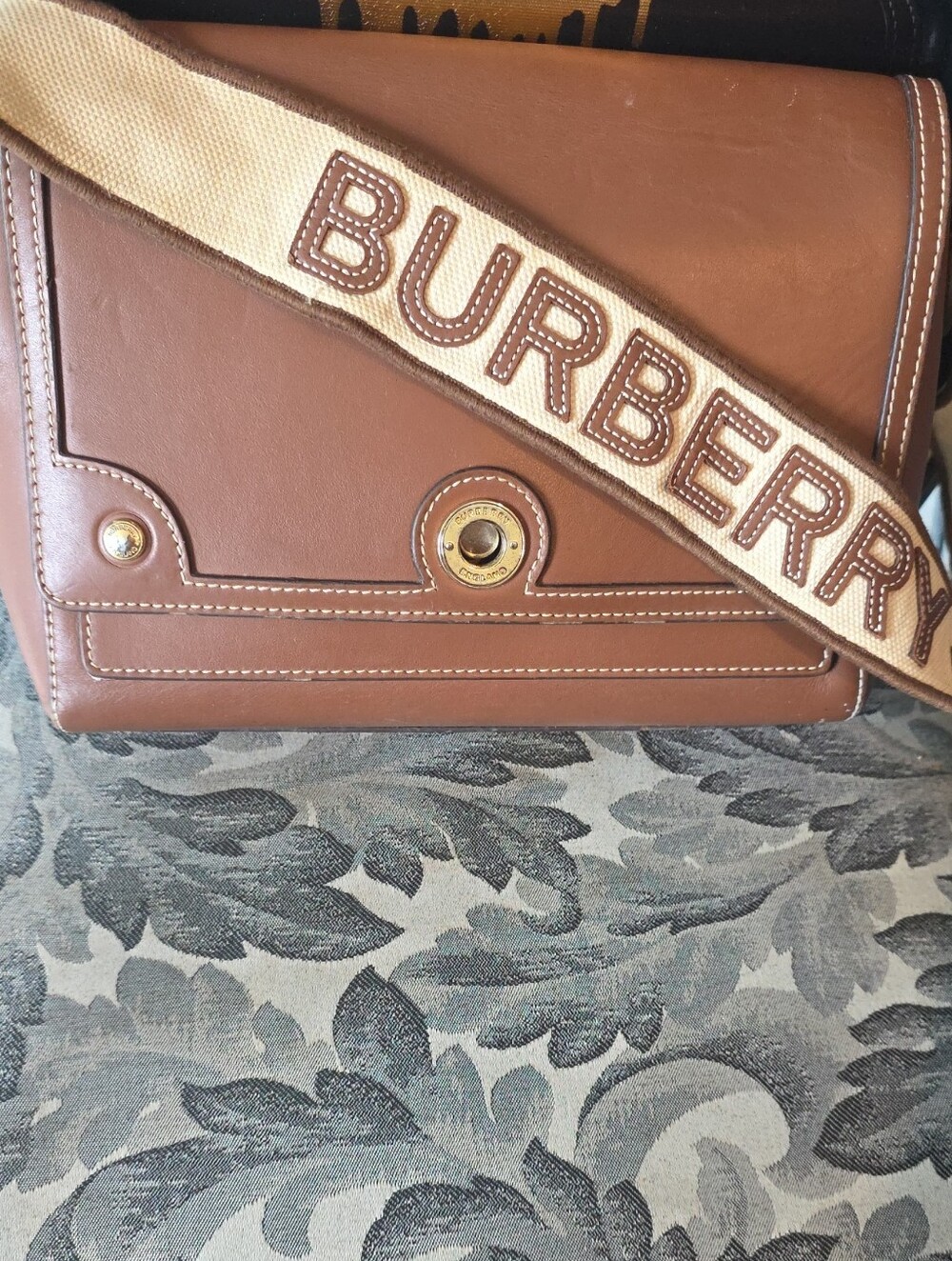 Burberry Authentic EUC Note Crossbody Bag. Rare